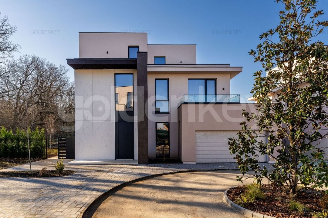 Vila noua ultra-finisata cu 8 camere | complex langa padure | Jacuzzi | piscina