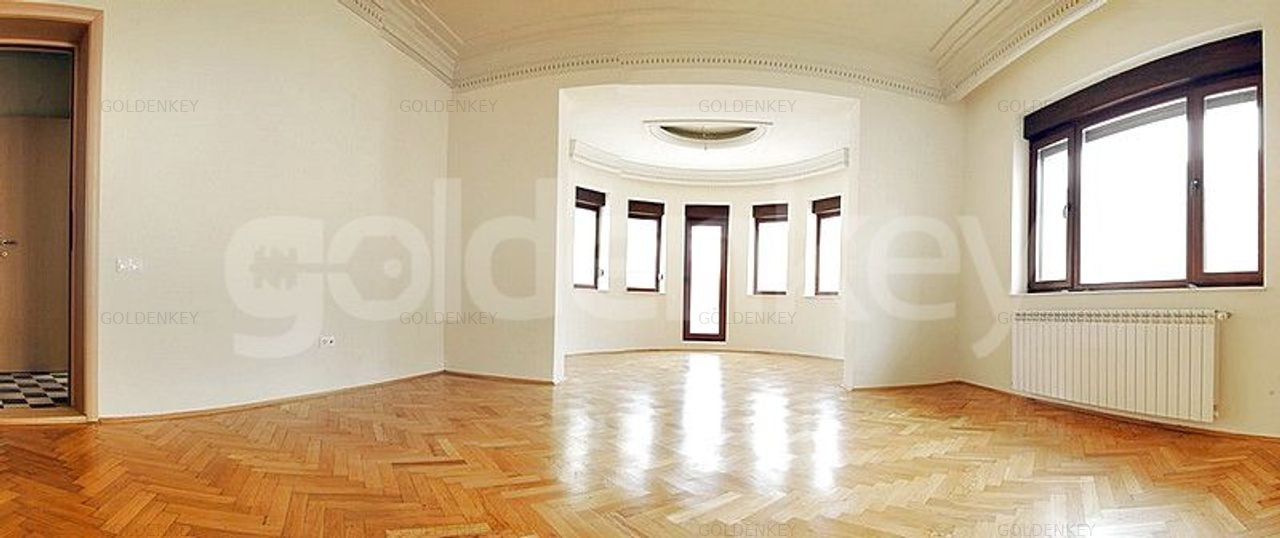 Vila cu 8 camere potrivit pentru birouri/clinica