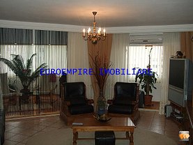 Apartament de închiriat 3 camere, în Constanţa, zona Trocadero