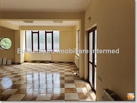 Casa de închiriat 10 camere, în Constanţa, zona CET