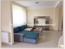 Casa de închiriat 5 camere, în Ovidiu, zona Central