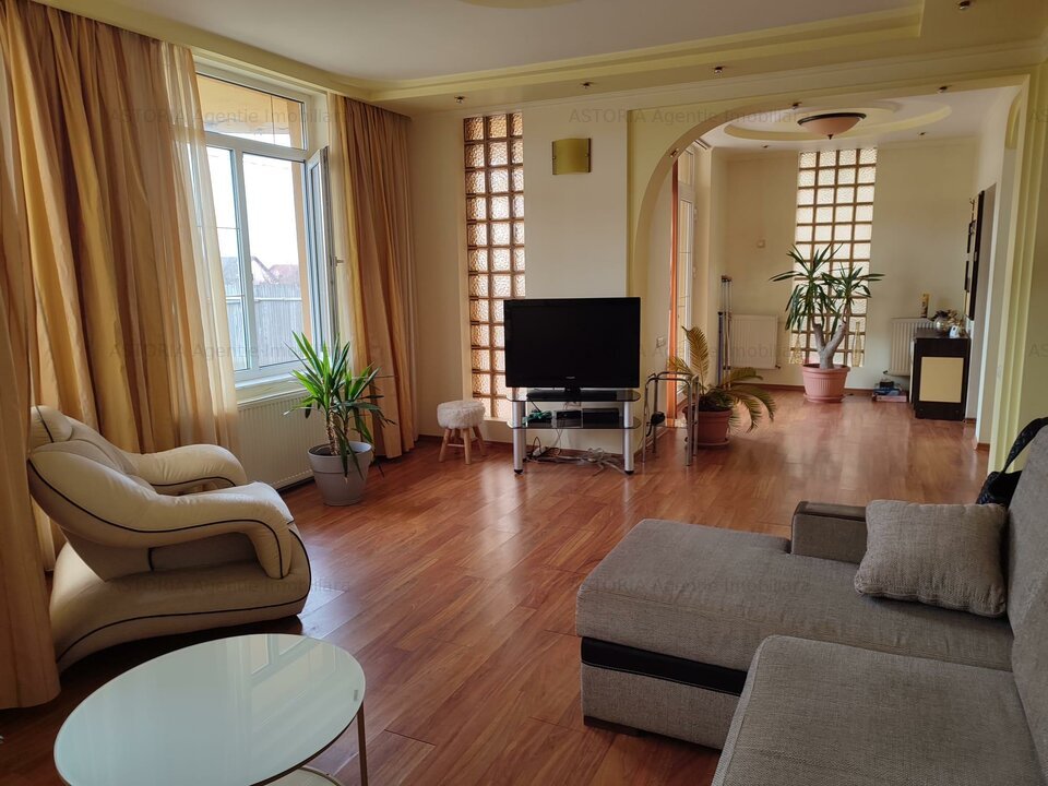 Casa P+E+M 4 camere/200mp/300mp teren Calea Dragasani 210000 euro negociabil