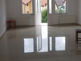 Închiriere spaţiu comercial
