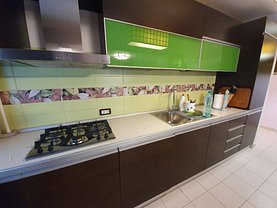 Apartament de vânzare 3 camere, în Bucureşti, zona Vitan Mall