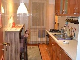 Apartament de vânzare 3 camere, în Brasov, zona Tractorul