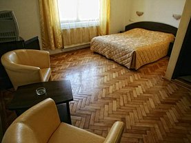 Casa de închiriat 10 camere, în Braşov, zona Judeţean