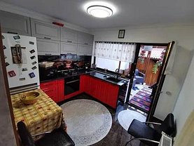 Casa de vânzare 3 camere, în Cristian