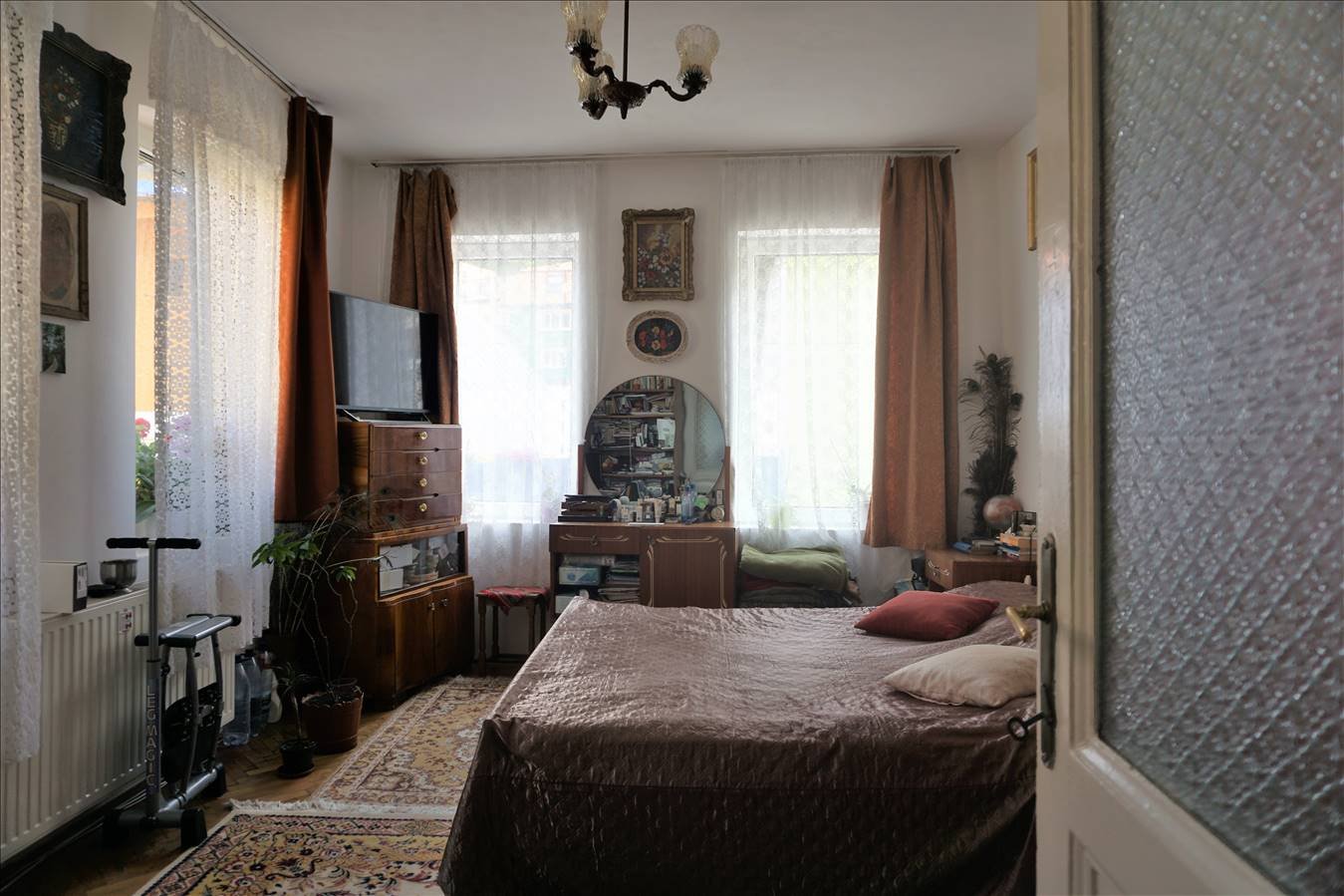 Casa 2 camere, singur in curte, Scheii Brasovului - imaginea 1