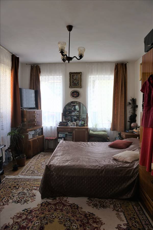 Casa 2 camere, singur in curte, Scheii Brasovului - imaginea 2