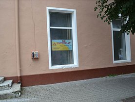 Închiriere spaţiu comercial