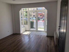 Vânzare spaţiu comercial