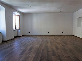 Închiriere spaţiu comercial