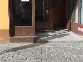 Închiriere spaţiu comercial