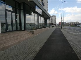 Închiriere spaţiu comercial