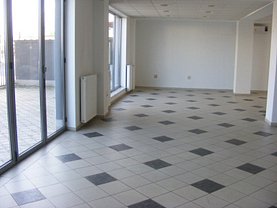 Închiriere spaţiu comercial