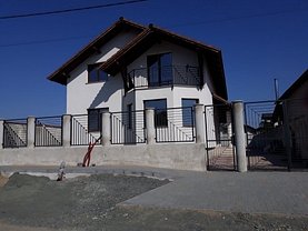 Casa de vânzare 4 camere, în Sanleani
