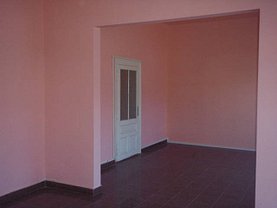 Vânzare spaţiu comercial