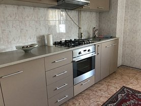 Apartament de închiriat 3 camere, în Constanta, zona Capitol
