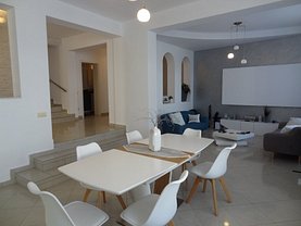 Casa de închiriat 10 camere, în Constanţa, zona Universitate