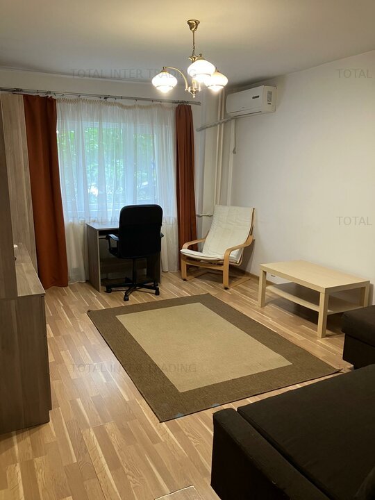 Inchiriere garsoniera Victoriei-Banu Manta,parter/10,balcon,mobilata modern,400€