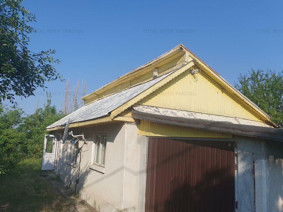 Vanzare Casa Giurgiu Bucsani 3 camere, baie, bucatarie, garaj, constructie 1993