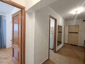 Apartament de închiriat 3 camere, în Bucureşti, zona Central