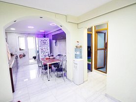 Apartament de vânzare 4 camere, în Bucureşti, zona Apărătorii Patriei
