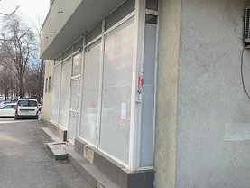 Închiriere spaţiu comercial
