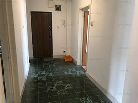 Apartament de vânzare 3 camere, în Bucureşti, zona Calea Călăraşilor