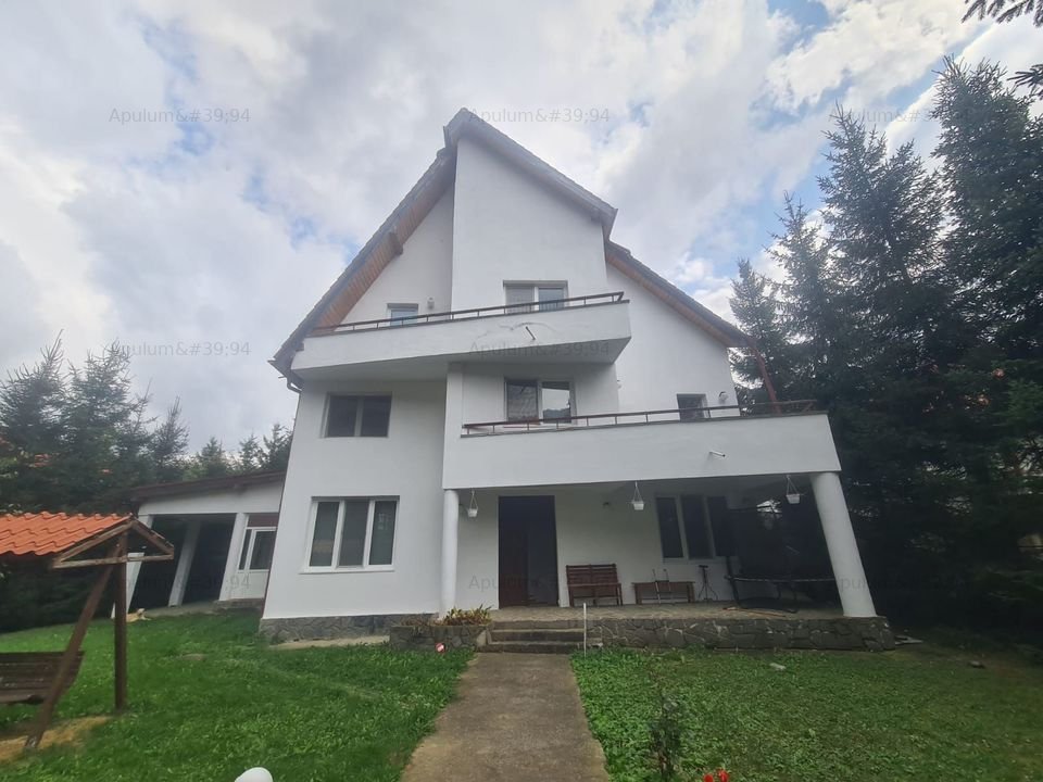 Complex turistic de vanzare - Zona Poiana Tapului