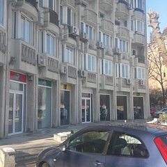 Închiriere spaţiu comercial
