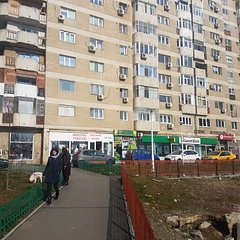 Închiriere spaţiu comercial