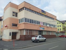 Închiriere spaţiu comercial