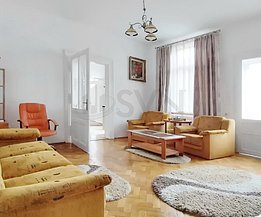 Apartament de închiriat 3 camere, în Braşov, zona Schei