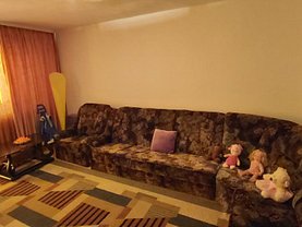 Apartament de vânzare 3 camere, în Focşani, zona Sud