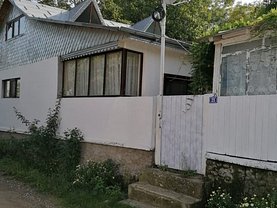 Casa de vânzare 4 camere, în Broşteni