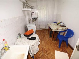Apartament de închiriat 3 camere, în Focşani, zona Central
