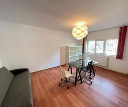 Apartament de vânzare 3 camere, în Focşani, zona Est