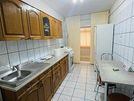 Apartament de închiriat 4 camere, în Focşani, zona Ultracentral