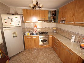 Casa de închiriat 4 camere, în Focşani, zona Est
