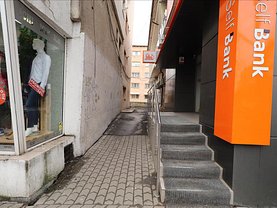 Vânzare spaţiu comercial