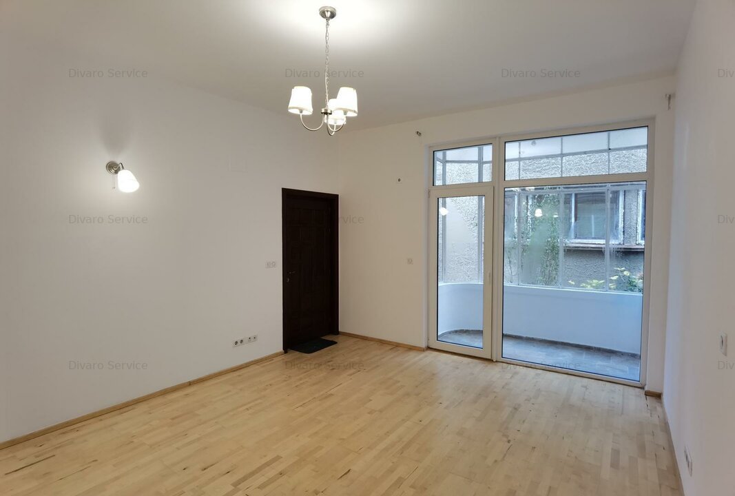 Vanzare apartament trei camere Cotroceni parter metrou Eroilor