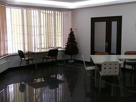 Închiriere spaţiu comercial