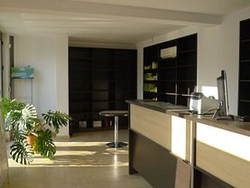 Vânzare spaţiu comercial