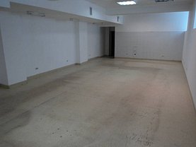 Închiriere spaţiu comercial