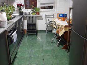Apartament de vânzare 3 camere, în Bucureşti, zona Colentina