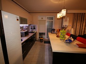 Apartament de vânzare 3 camere, în Bucuresti, zona Sisesti
