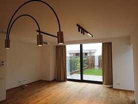 Casa de vânzare sau de închiriat 5 camere, în Bucureşti, zona Pipera