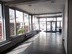Vânzare spaţiu comercial