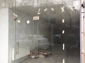 Închiriere spaţiu comercial